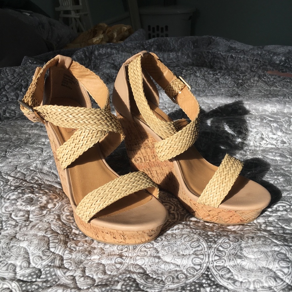 Size 7 wedge heels!